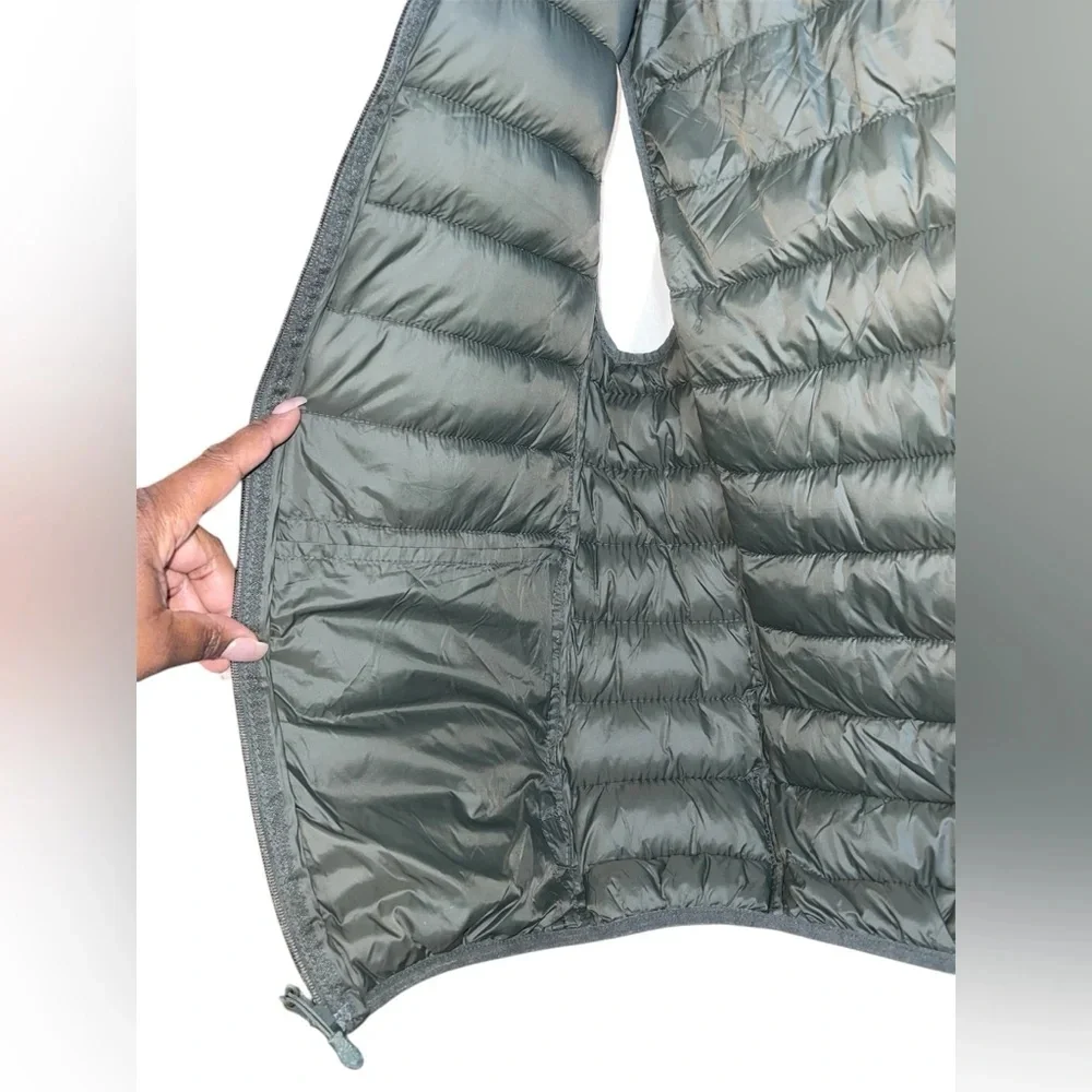 Quilted Men's Green Puffer Vest Size Small #44